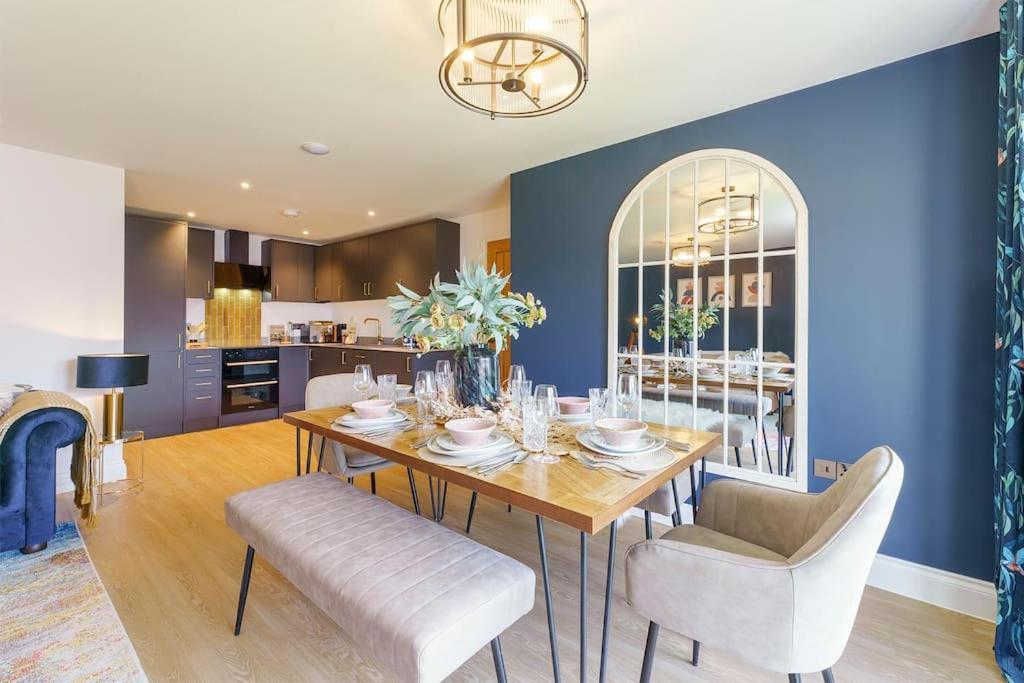Darlington - 2 Bedroom Luxury Apartment By Mint Stays 布里斯托 外观 照片