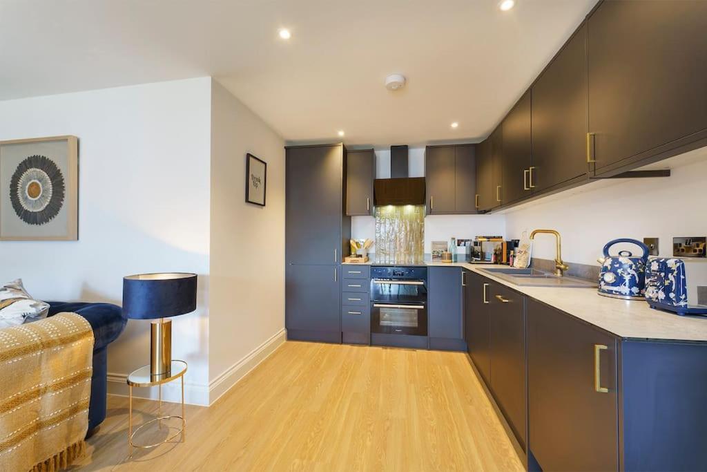 Darlington - 2 Bedroom Luxury Apartment By Mint Stays 布里斯托 外观 照片