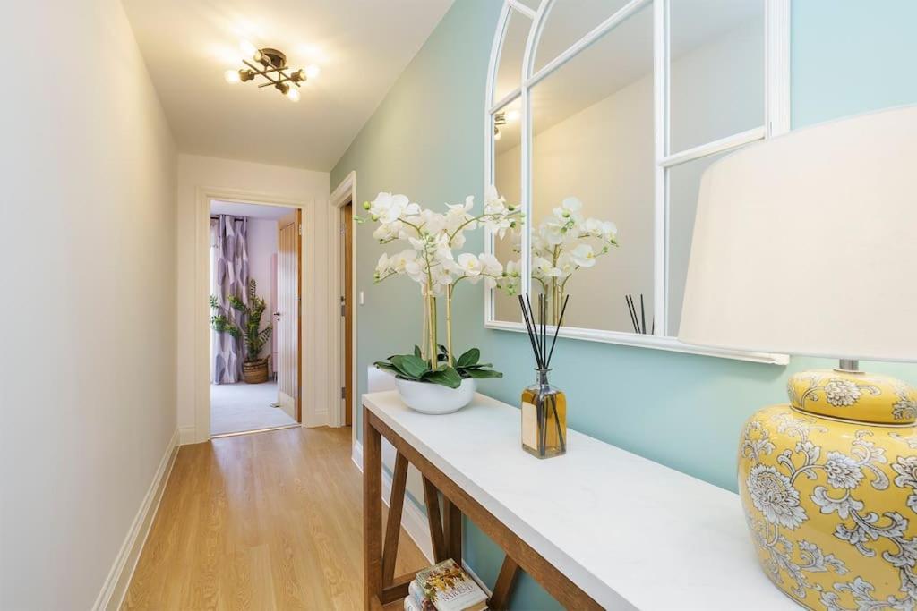 Darlington - 2 Bedroom Luxury Apartment By Mint Stays 布里斯托 外观 照片